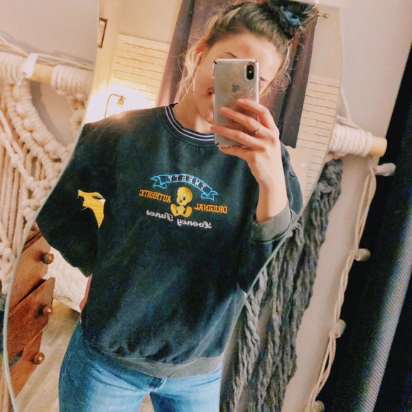 VINTAGE 80’s Tweety Bird Crewneck - Picture 2 of 5